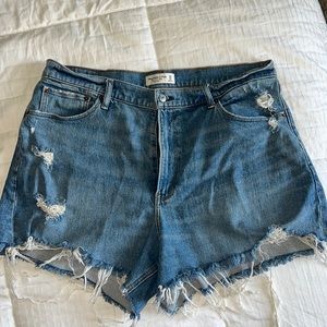 REPOSH -size 33/16 Abercrombie & Fitch. 4 inch mom, short, high-rise. Curve love